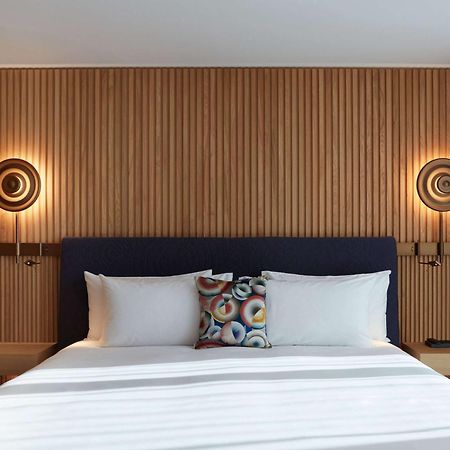 So/ Paris Hotel Eksteriør bilde A bedroom at the hotel