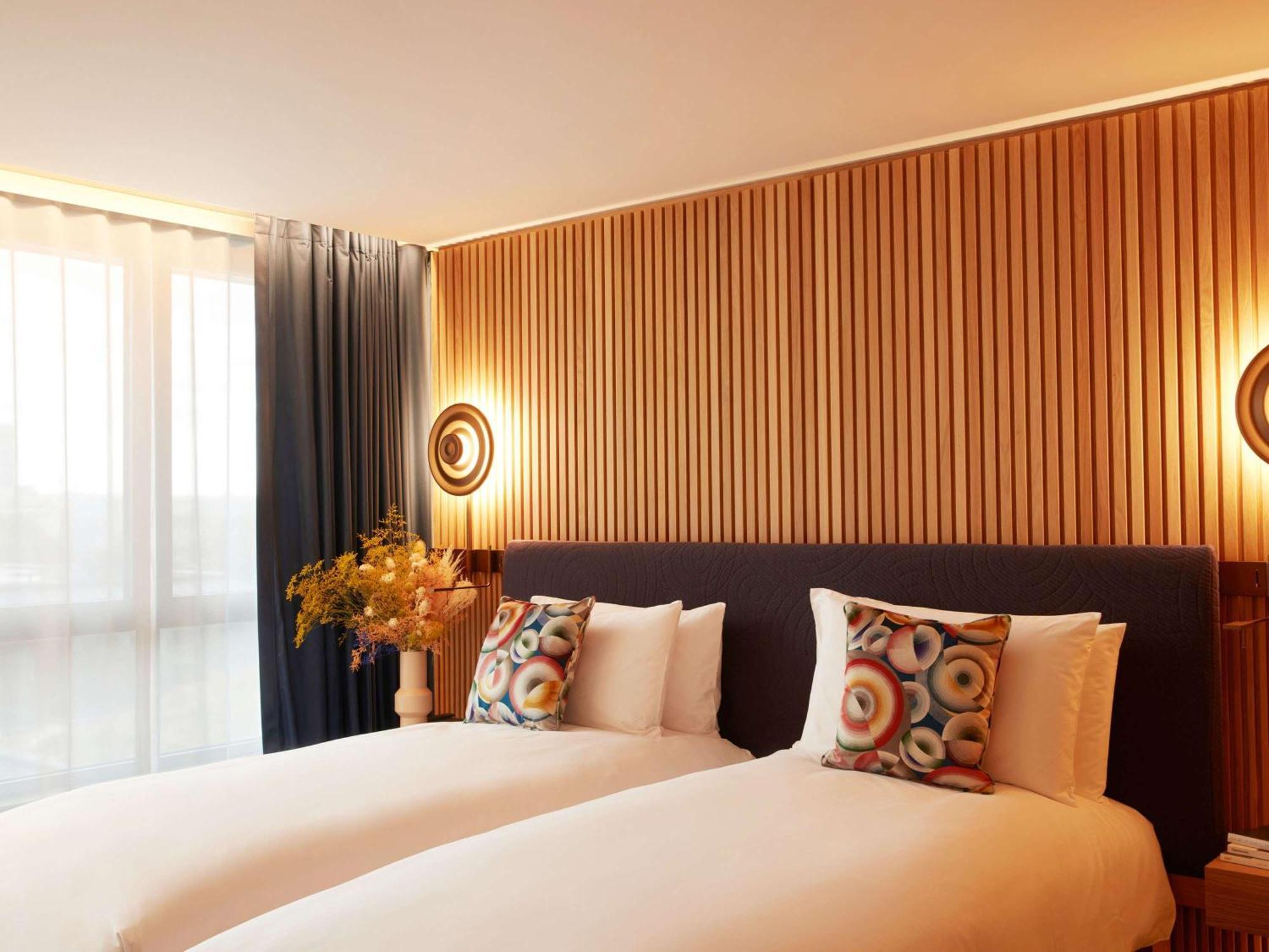 So/ Paris Hotel Eksteriør bilde A room at the hotel