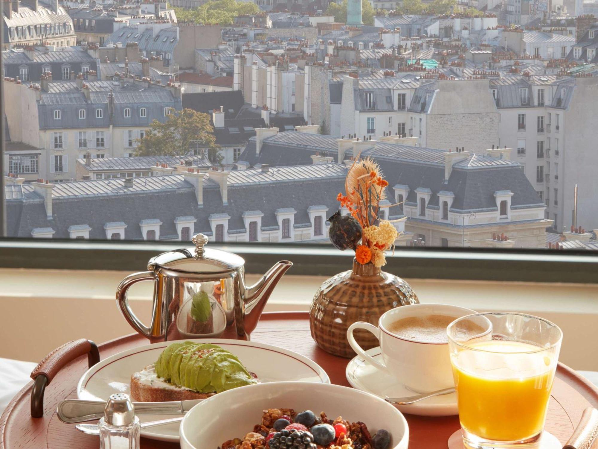 So/ Paris Hotel Eksteriør bilde Breakfast at the Hotel