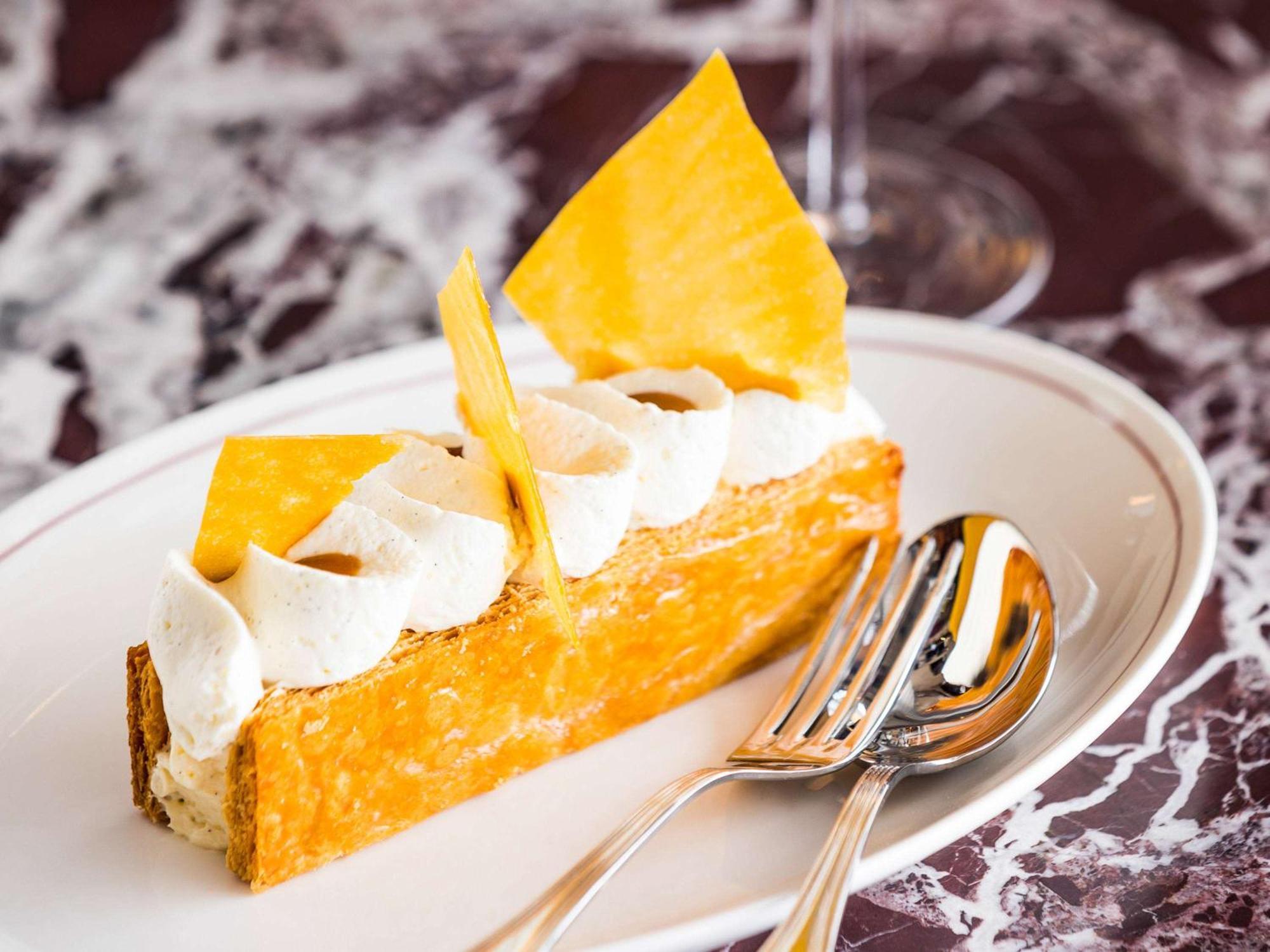 So/ Paris Hotel Eksteriør bilde A slice of mango float