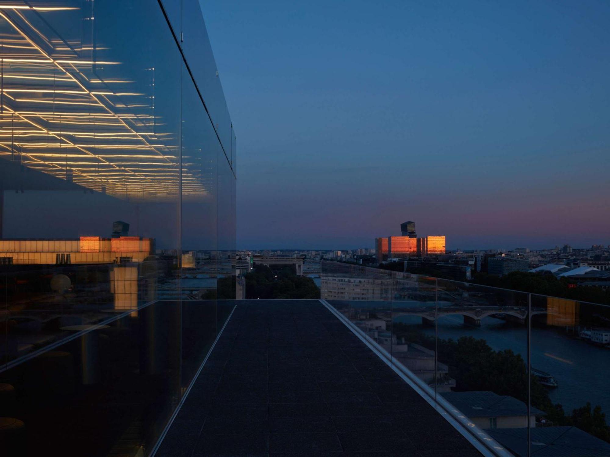 So/ Paris Hotel Eksteriør bilde View from the top of the building