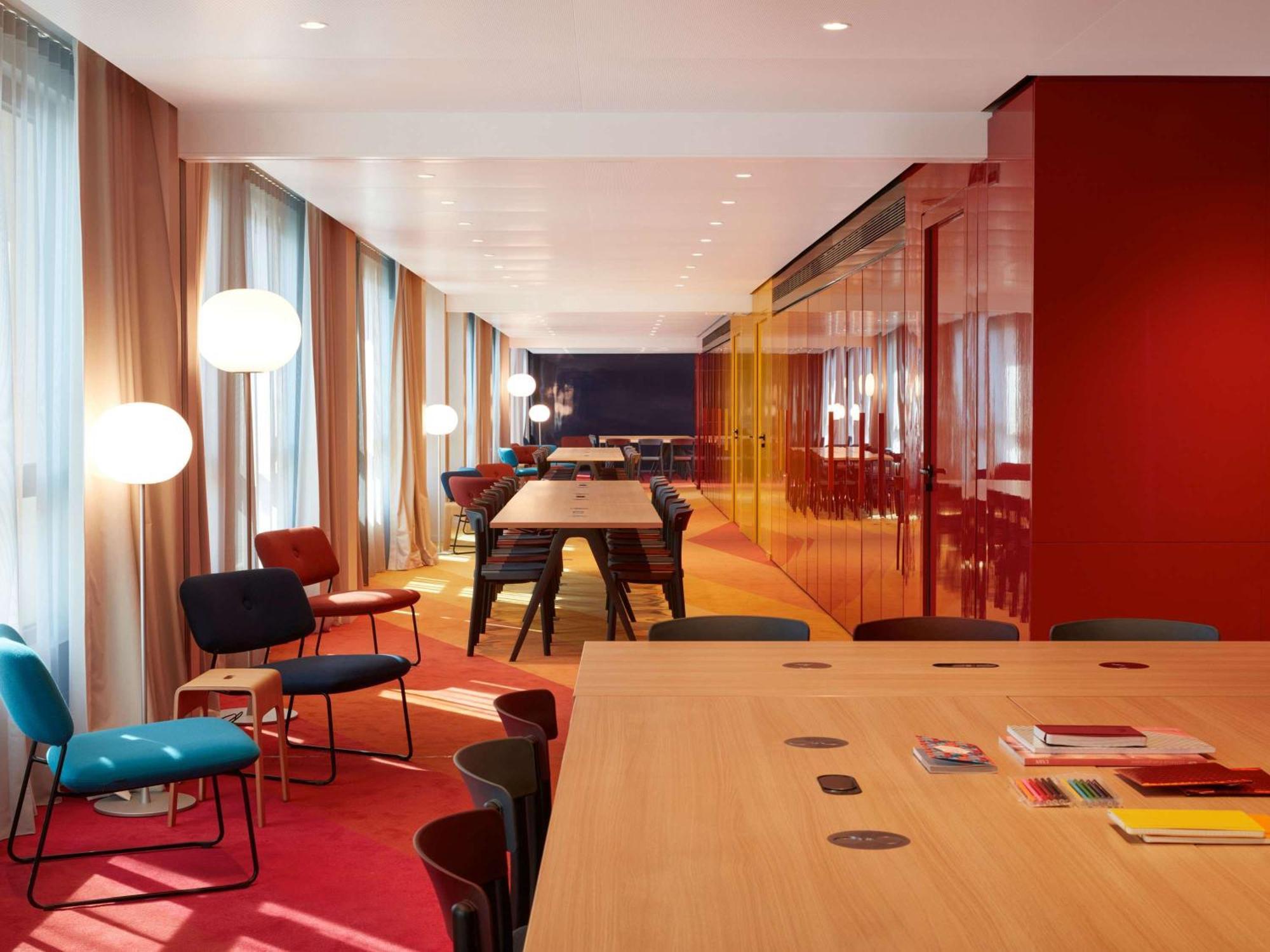 So/ Paris Hotel Eksteriør bilde The library