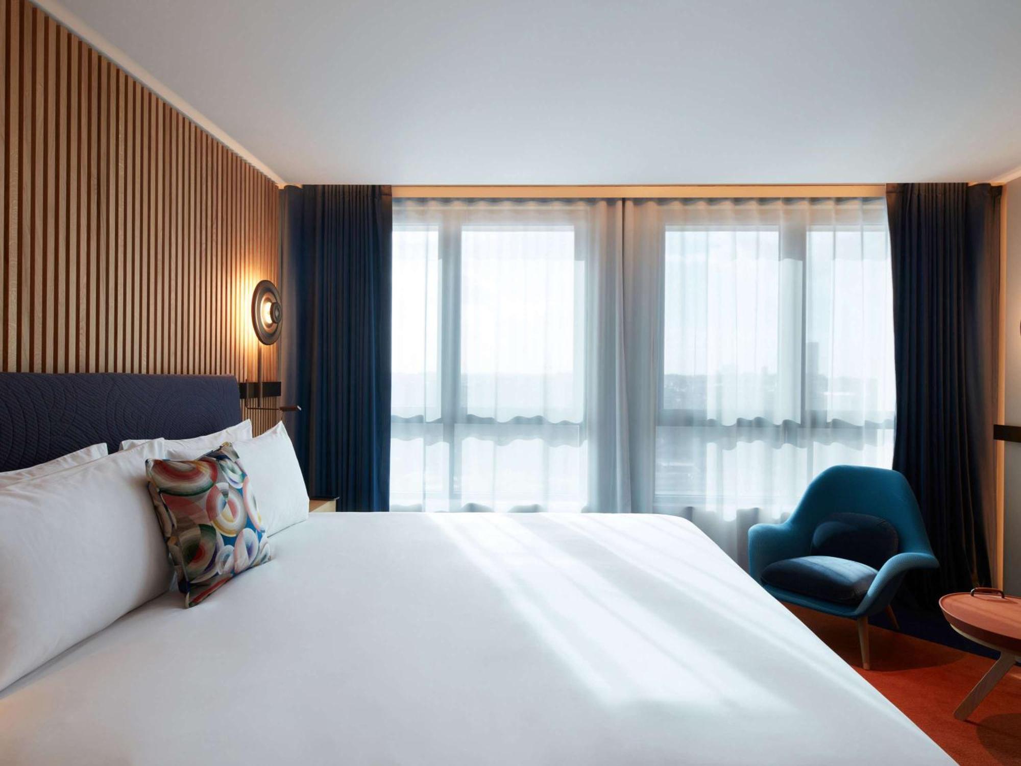 So/ Paris Hotel Eksteriør bilde Deluxe room