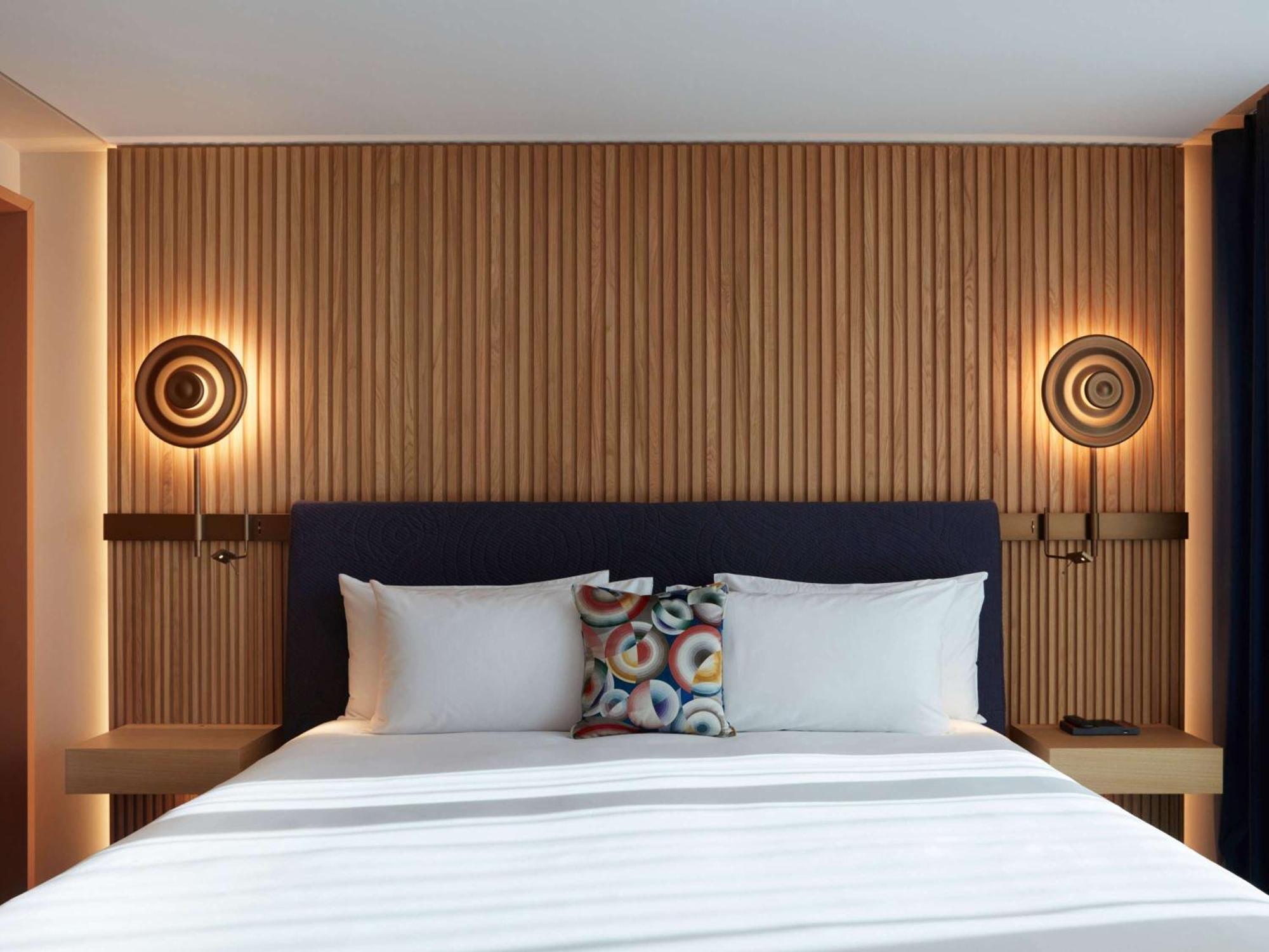 So/ Paris Hotel Eksteriør bilde A bedroom at the hotel